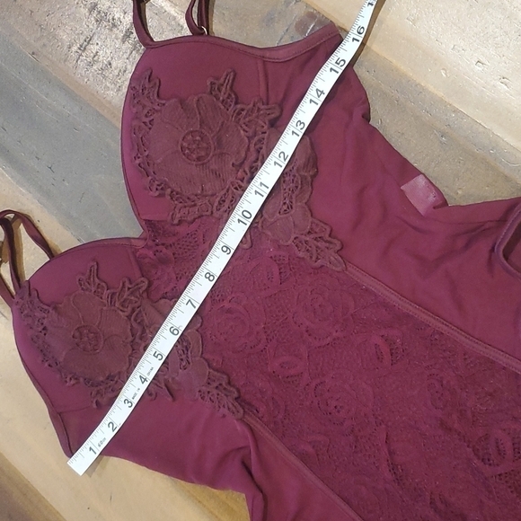 HONEY Pot Maroon Applique/Lace Bodysuit Size Medium - Picture 10 of 12